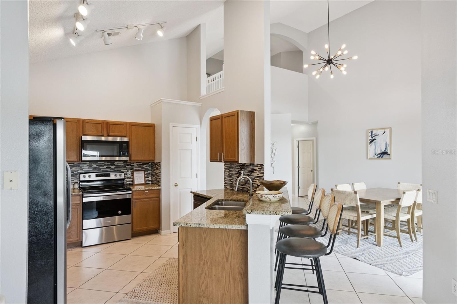 Image 15 of 77 For 2889 Blooming Alamanda Loop