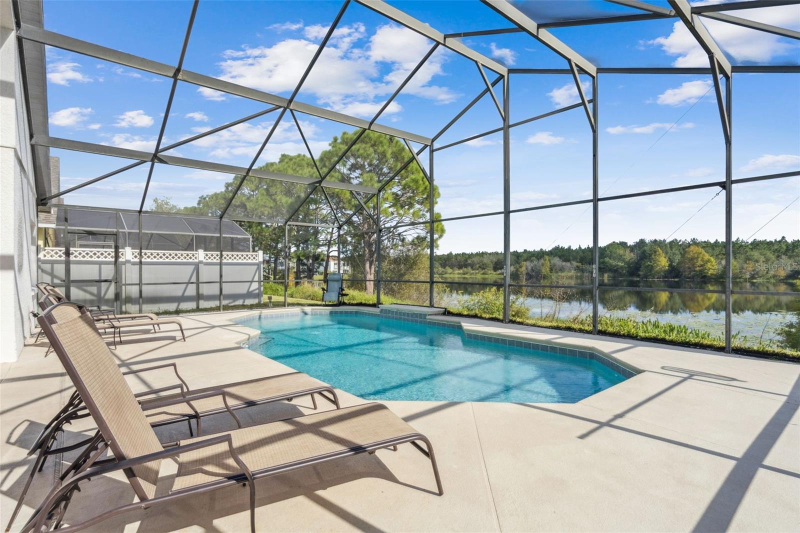 Image 19 of 77 For 2889 Blooming Alamanda Loop
