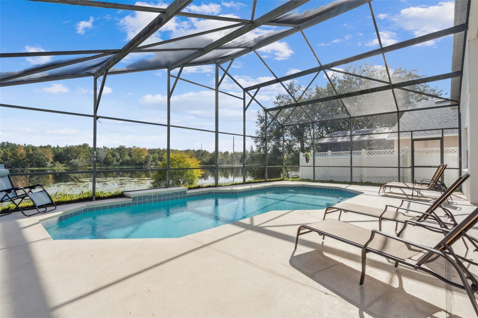 Image 20 of 77 For 2889 Blooming Alamanda Loop