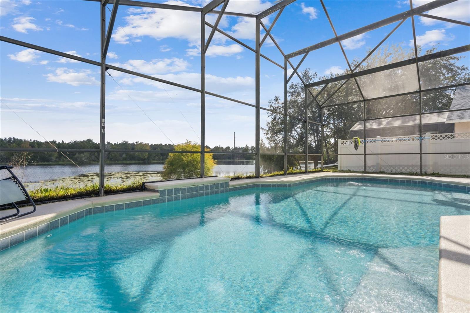 Image 21 of 77 For 2889 Blooming Alamanda Loop