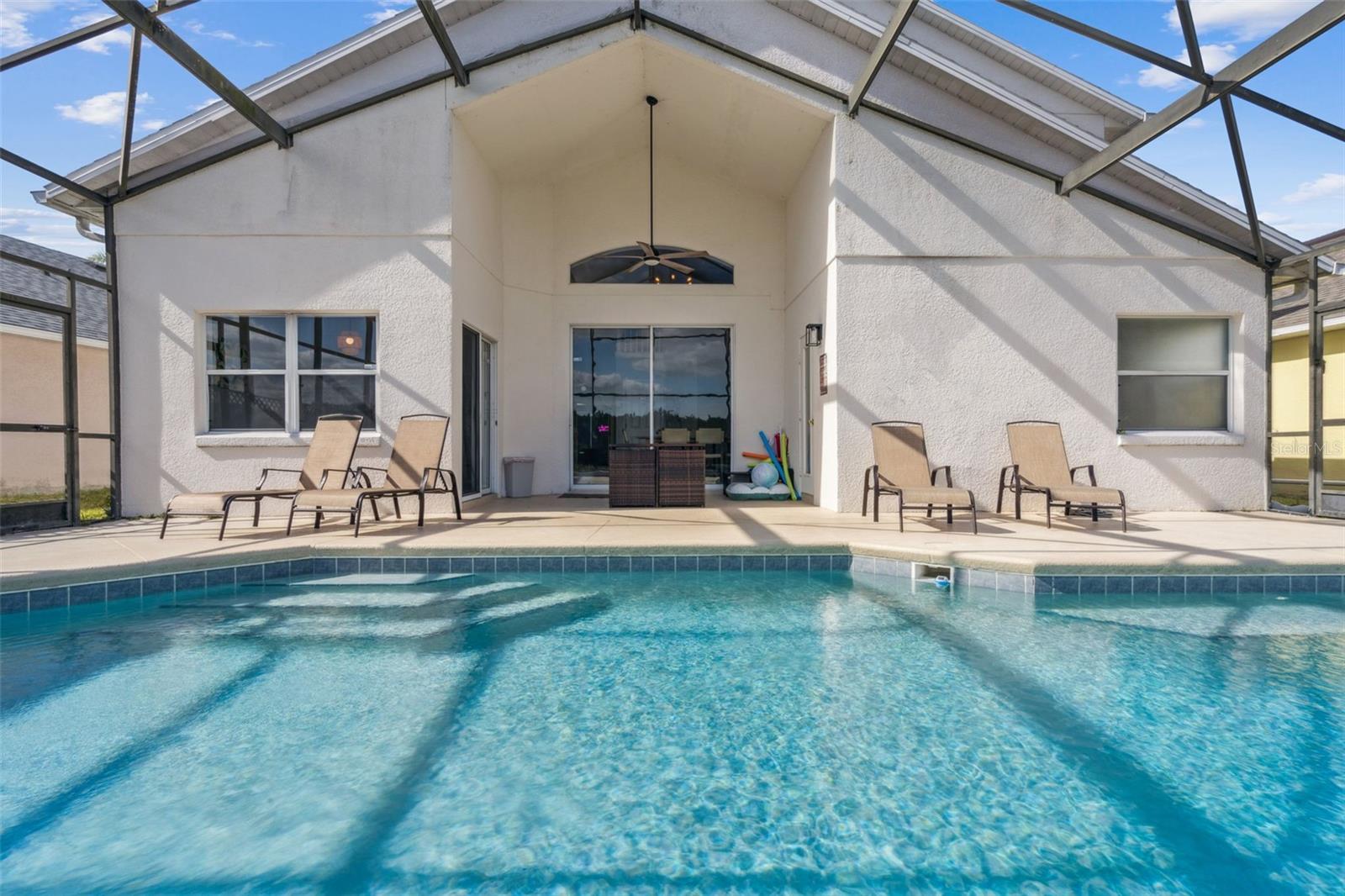 Image 23 of 77 For 2889 Blooming Alamanda Loop