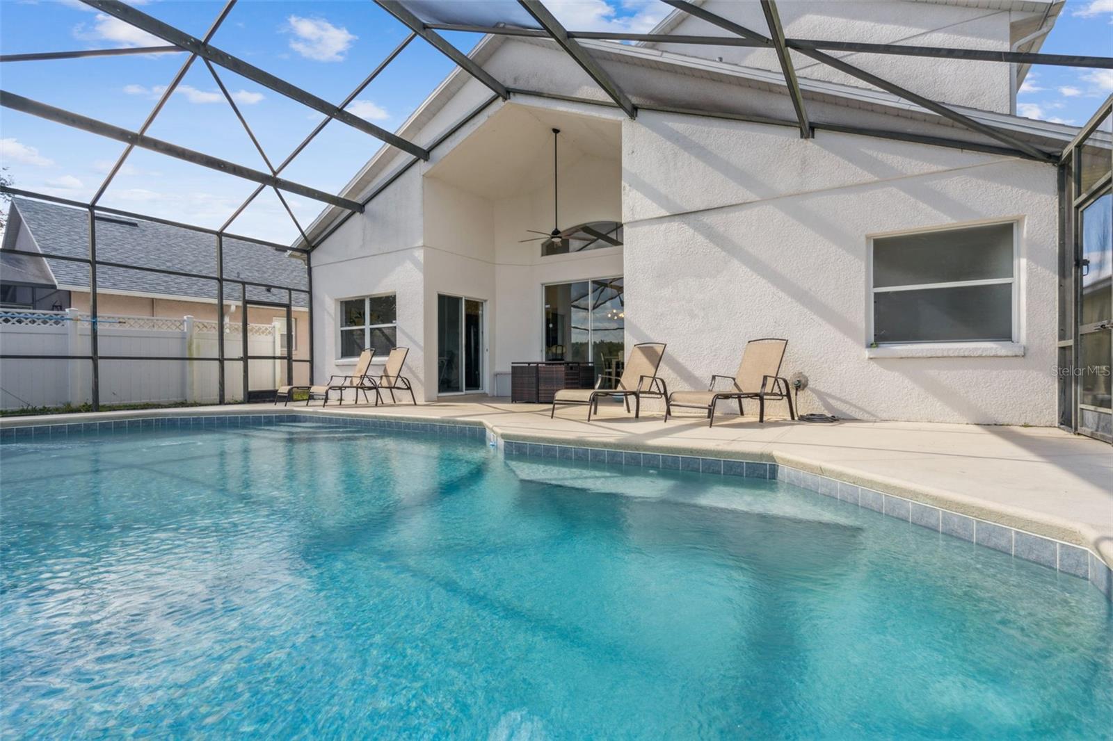 Image 24 of 77 For 2889 Blooming Alamanda Loop