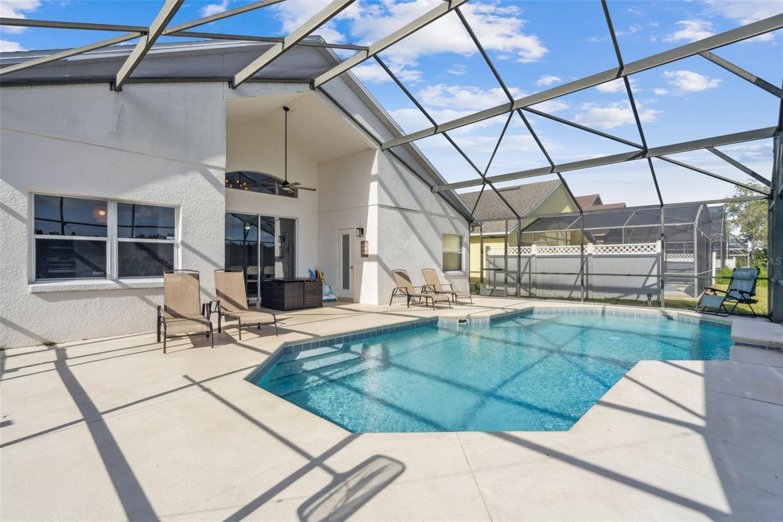 Image 25 of 77 For 2889 Blooming Alamanda Loop