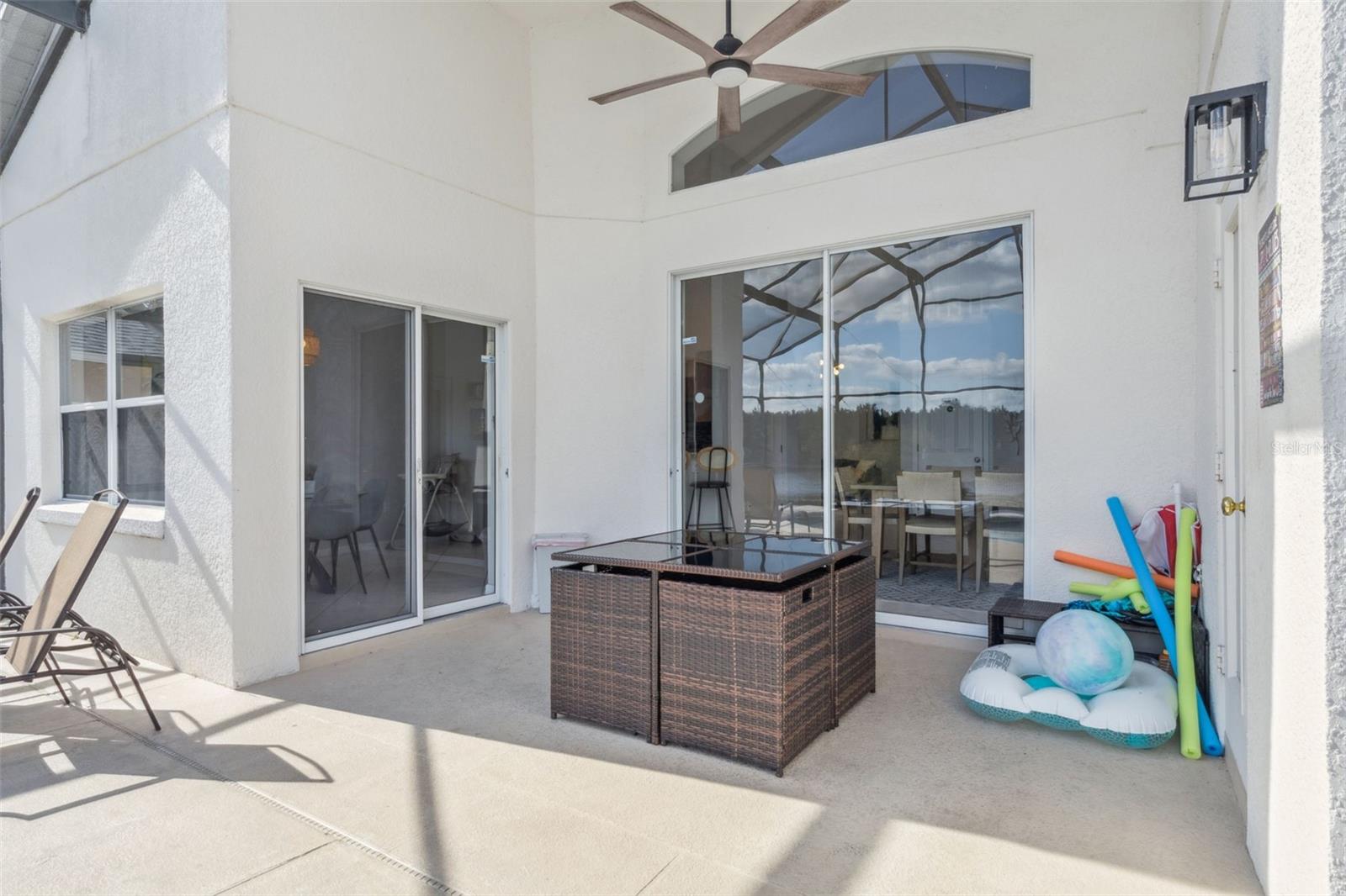 Image 27 of 77 For 2889 Blooming Alamanda Loop