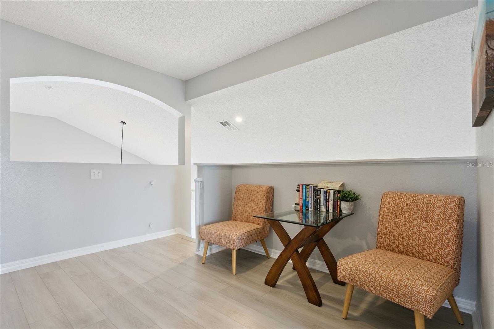 Image 33 of 77 For 2889 Blooming Alamanda Loop