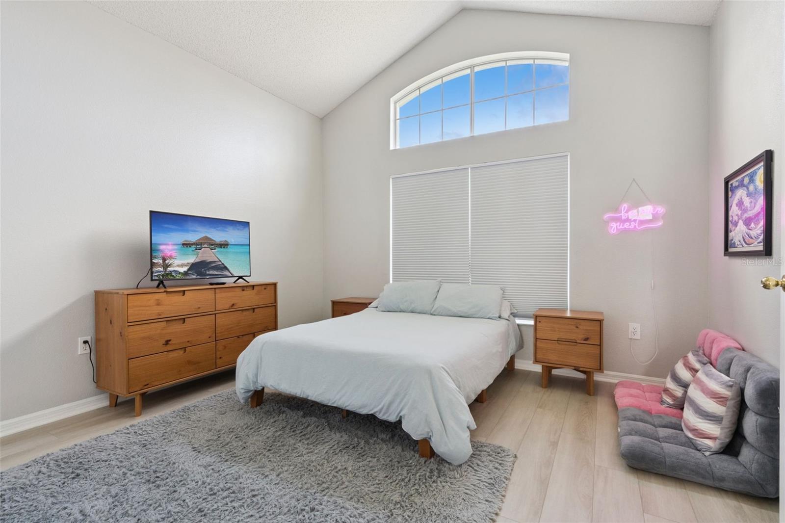 Image 38 of 77 For 2889 Blooming Alamanda Loop