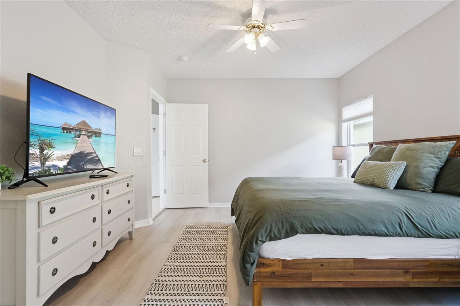 Image 41 of 77 For 2889 Blooming Alamanda Loop