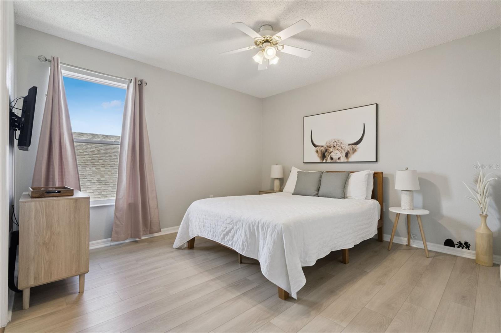 Image 42 of 77 For 2889 Blooming Alamanda Loop