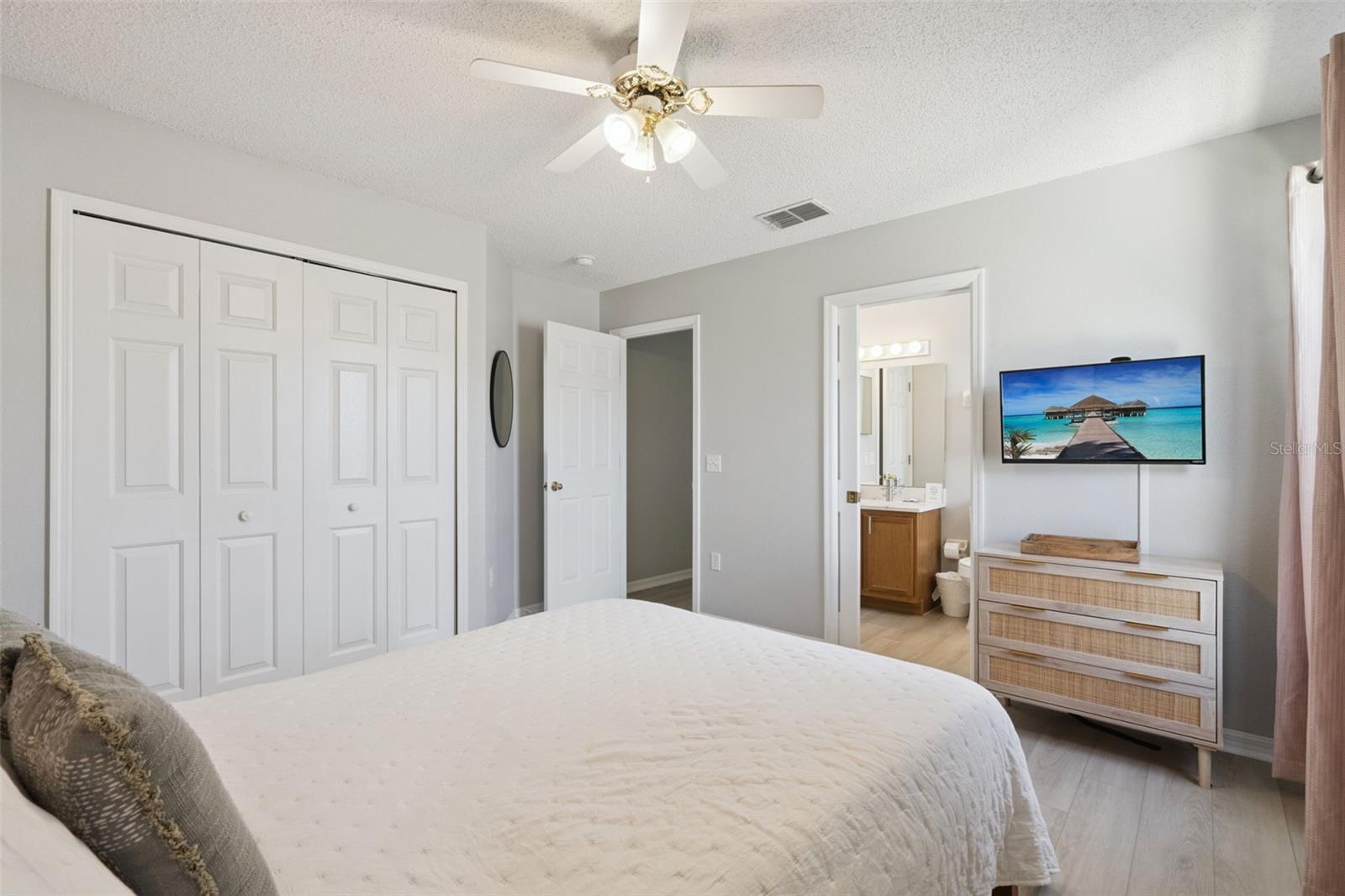 Image 43 of 77 For 2889 Blooming Alamanda Loop