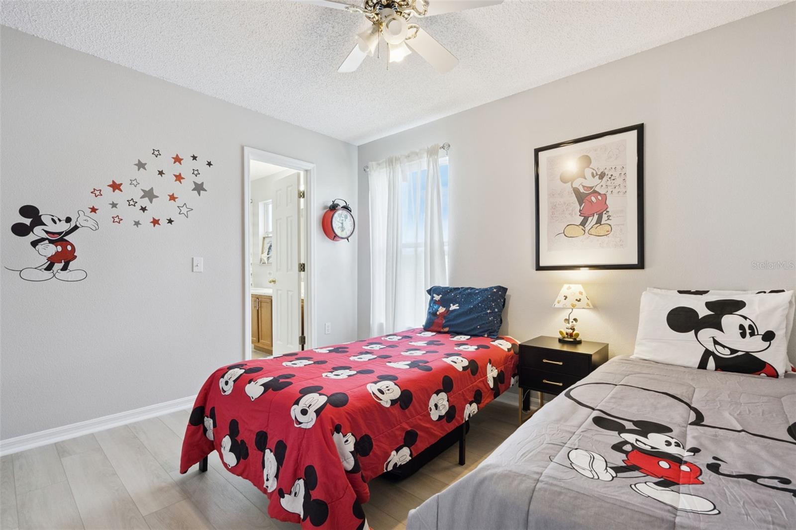 Image 44 of 77 For 2889 Blooming Alamanda Loop