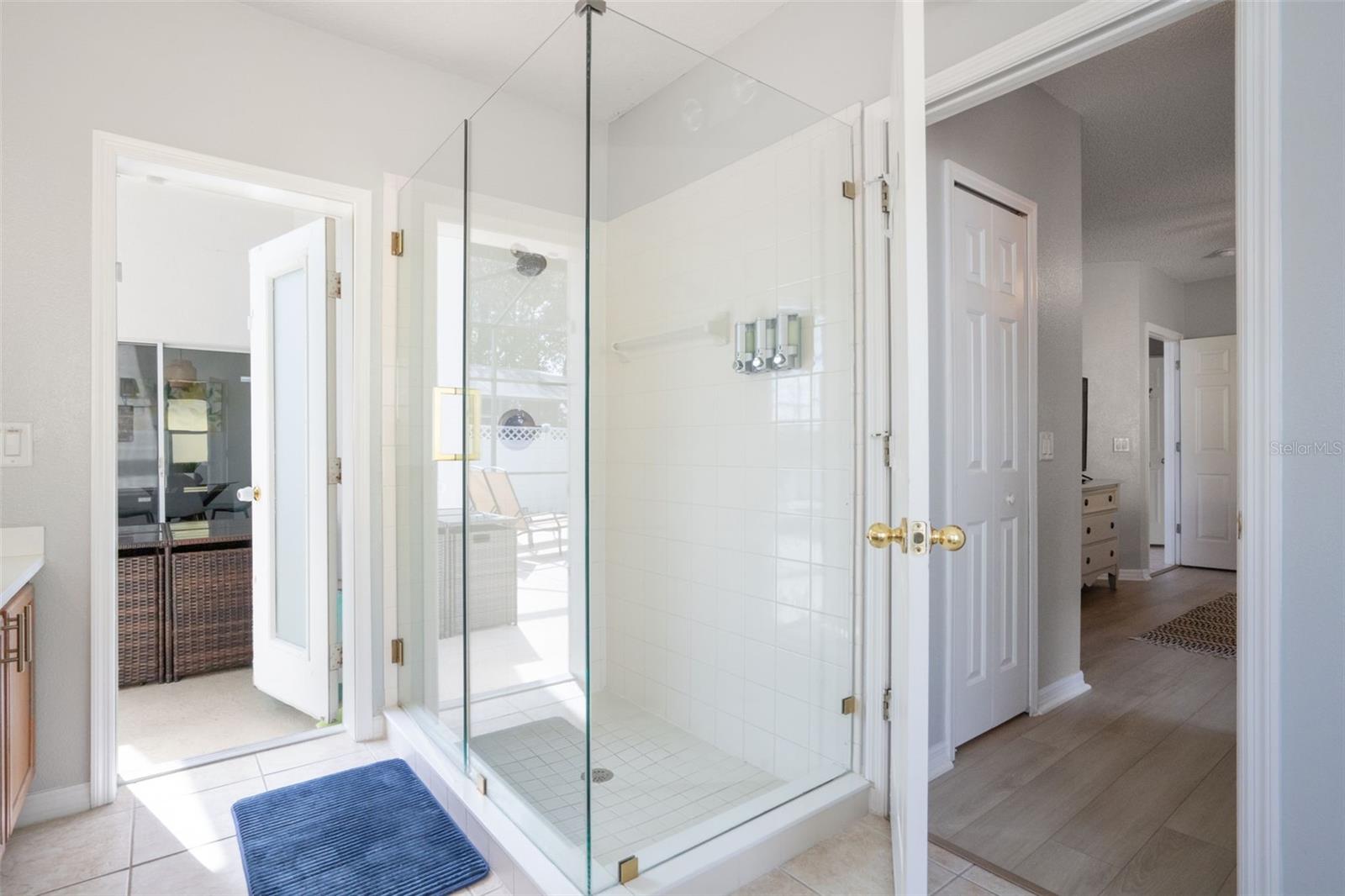 Image 49 of 77 For 2889 Blooming Alamanda Loop