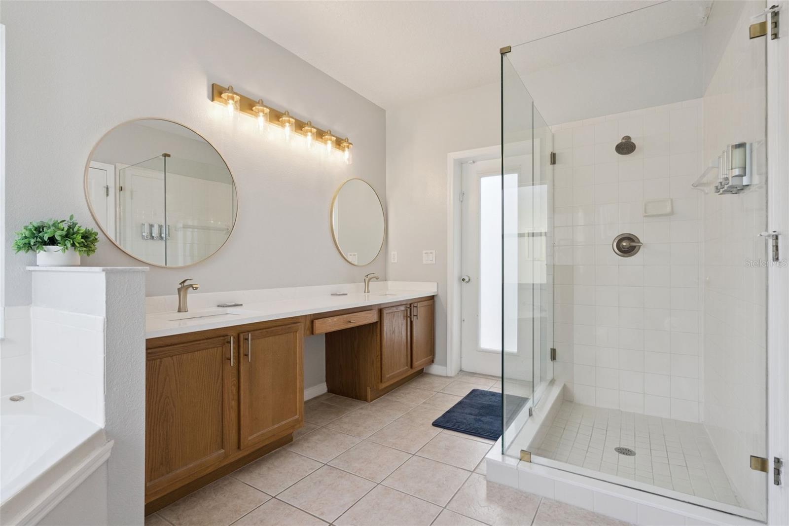 Image 51 of 77 For 2889 Blooming Alamanda Loop