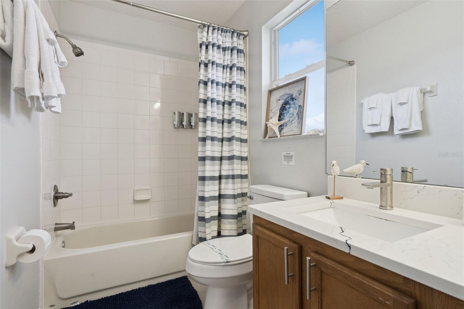 Image 55 of 77 For 2889 Blooming Alamanda Loop