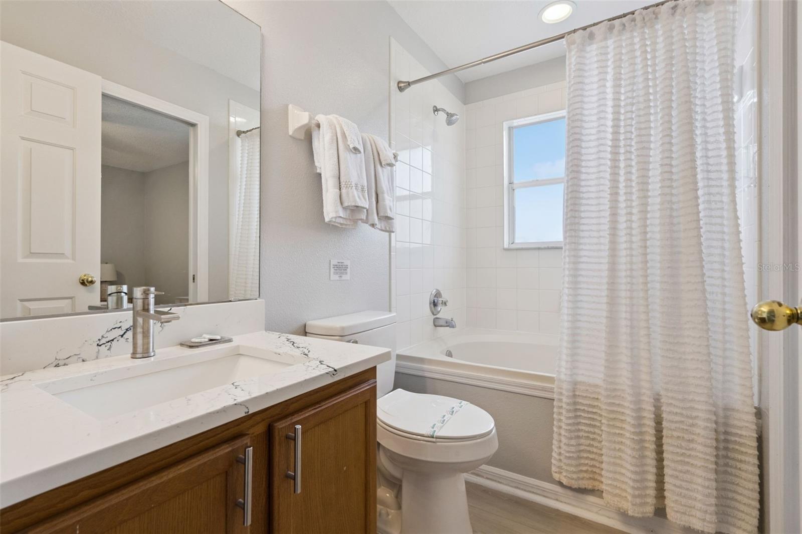 Image 56 of 77 For 2889 Blooming Alamanda Loop