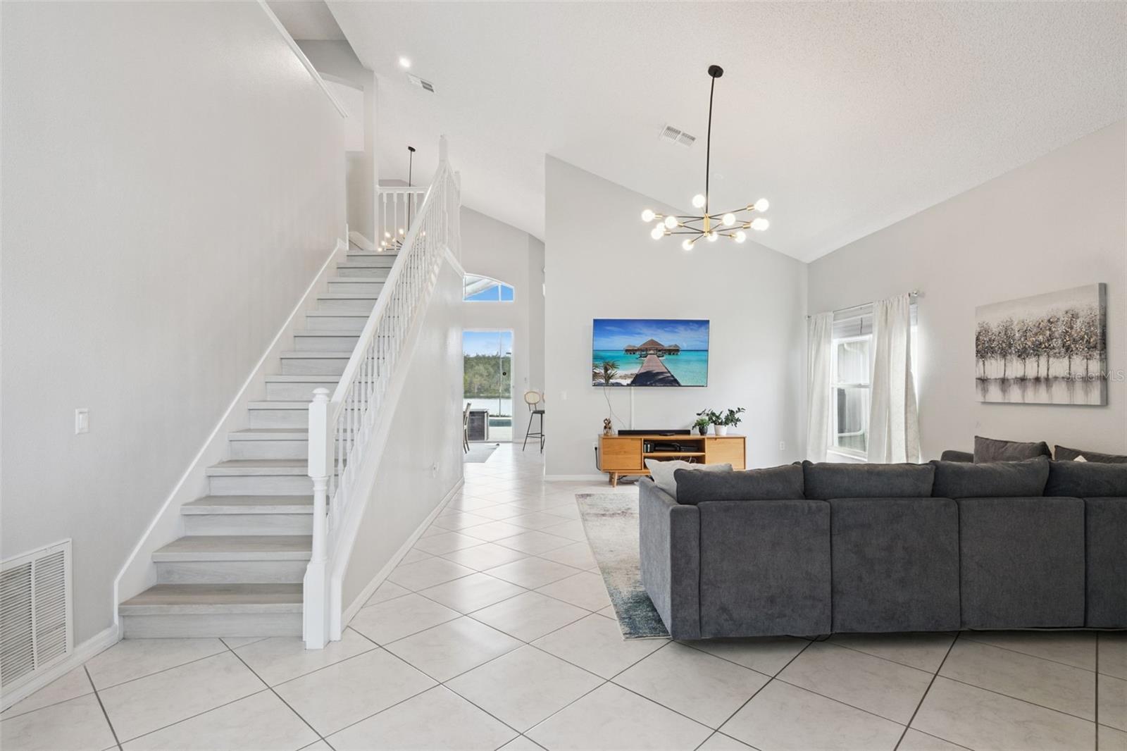 Image 6 of 77 For 2889 Blooming Alamanda Loop