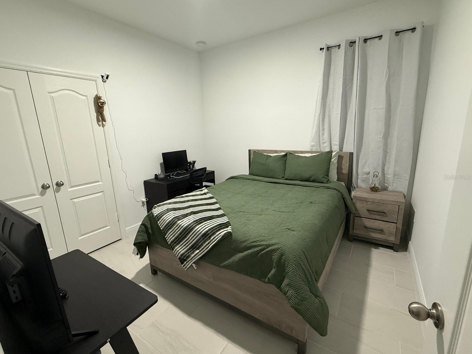 Image 11 of 16 For 2220 Smith Street