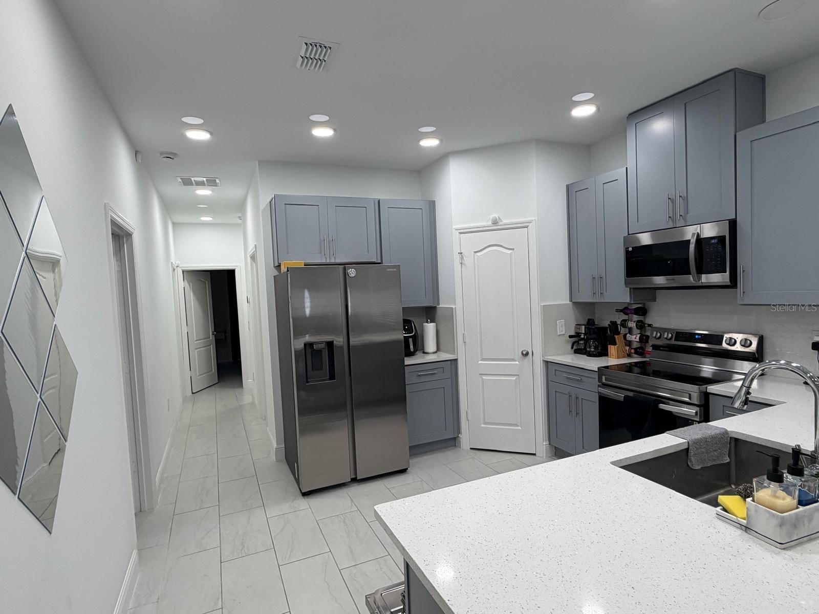 Image 7 of 16 For 2220 Smith Street