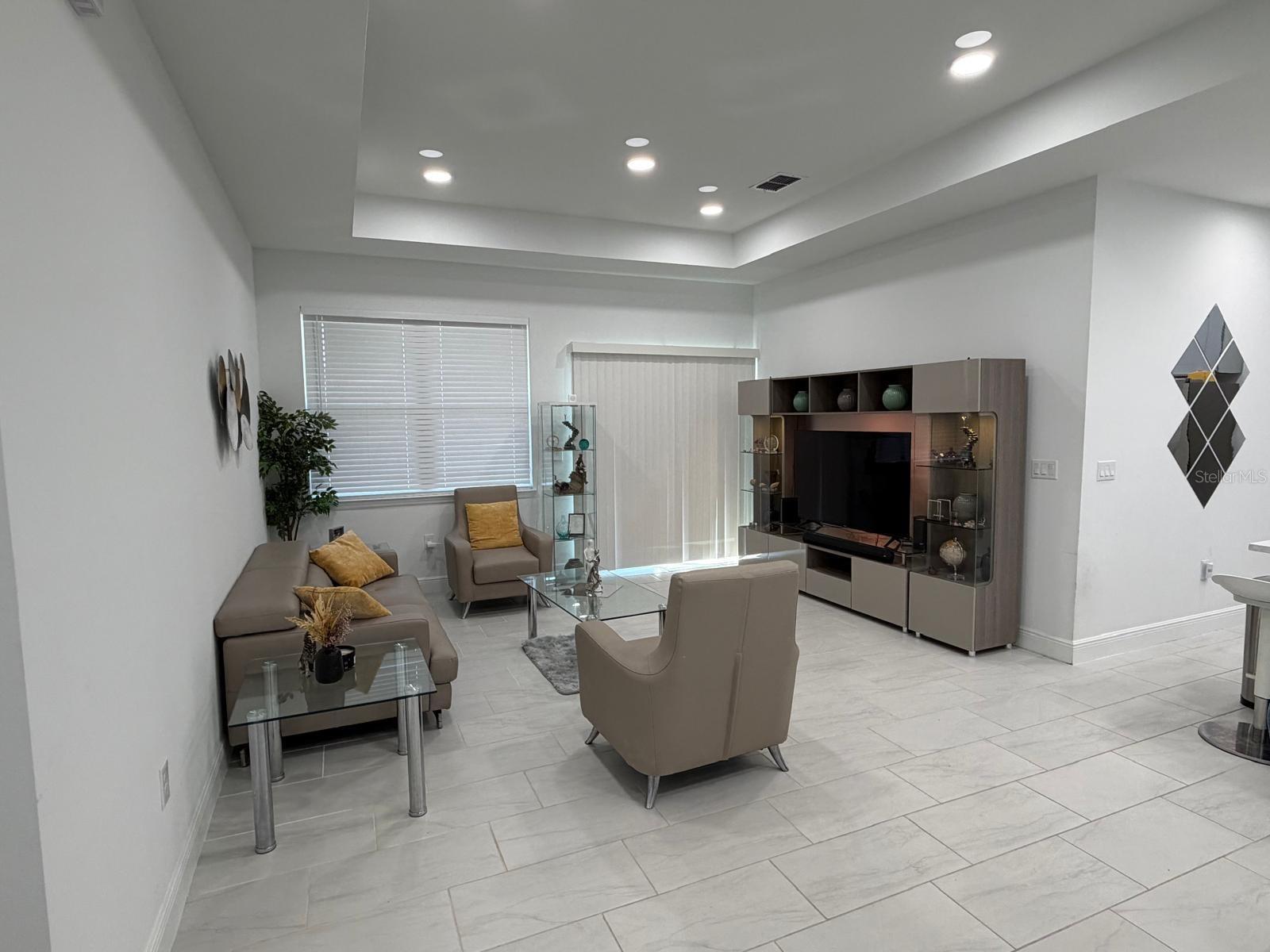 Image 8 of 16 For 2220 Smith Street