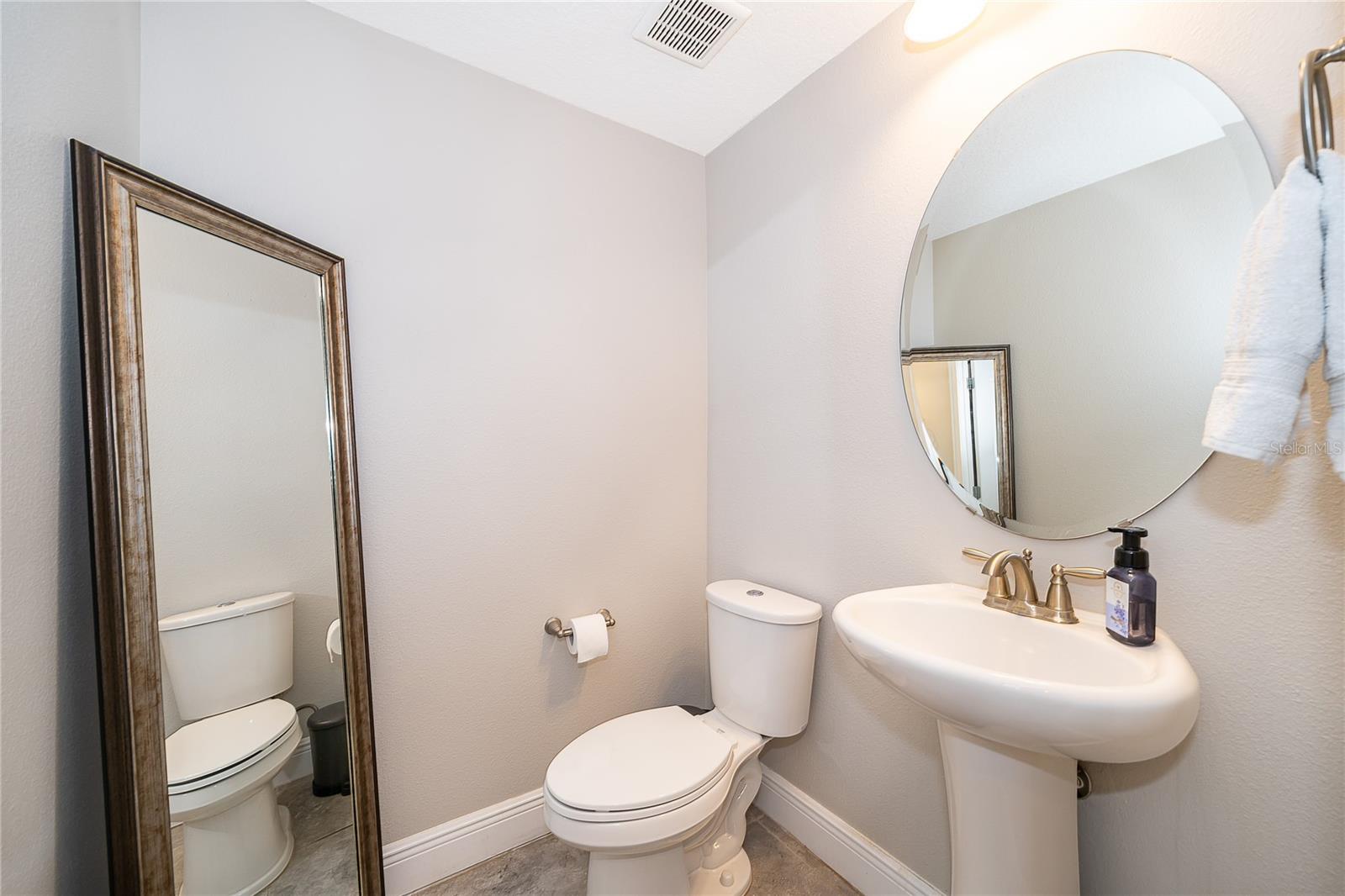 Image 15 of 29 For 14039 Helsby Street