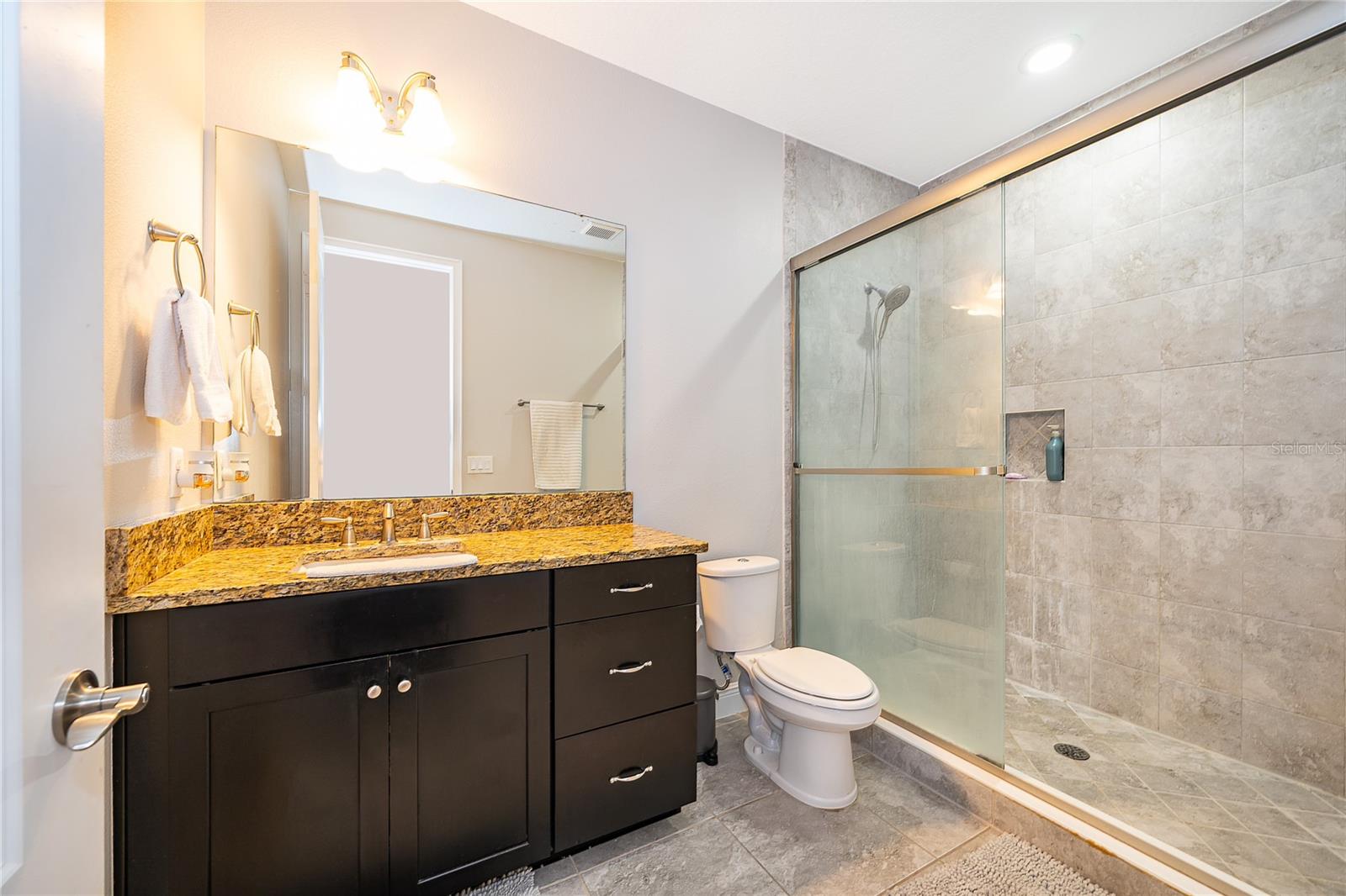 Image 17 of 29 For 14039 Helsby Street