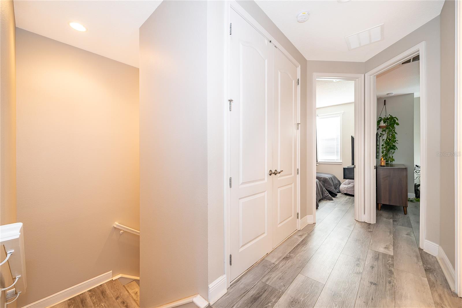 Image 19 of 29 For 14039 Helsby Street