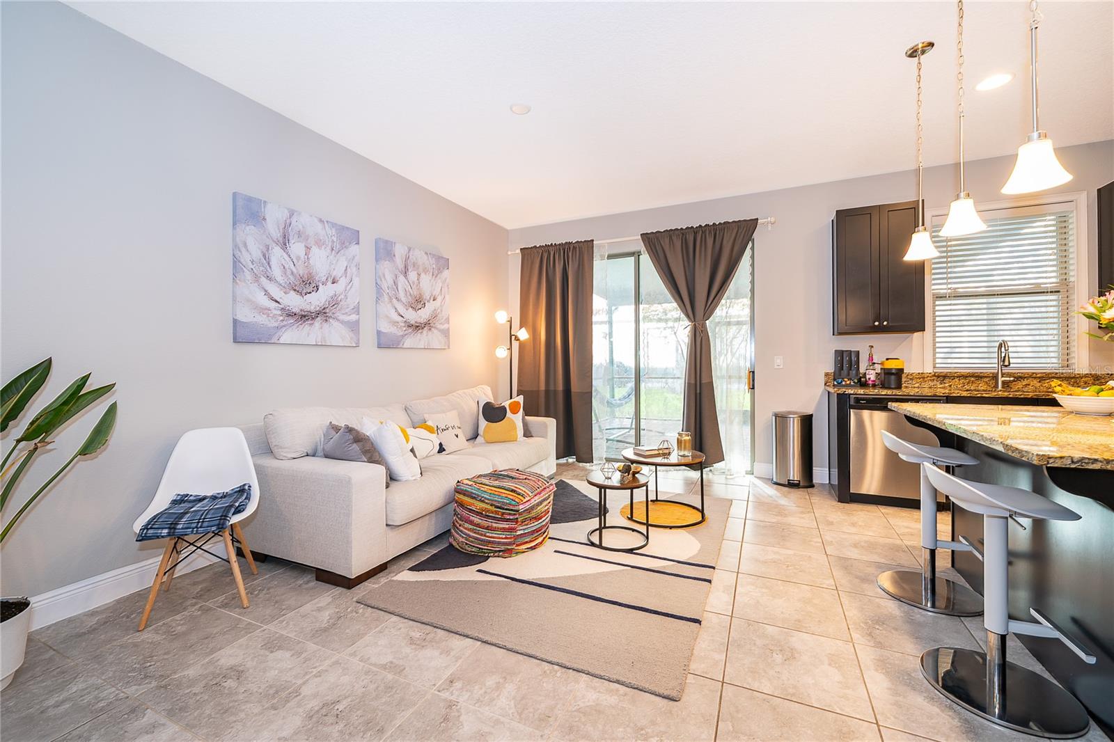 Image 4 of 29 For 14039 Helsby Street