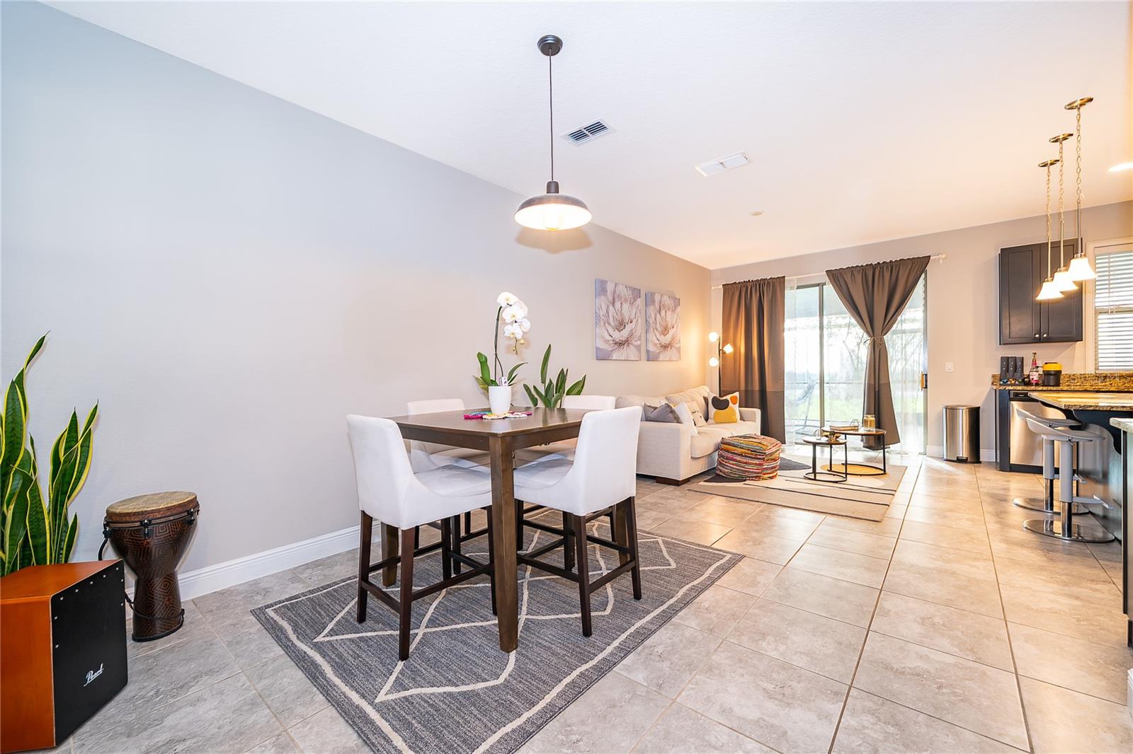 Image 5 of 29 For 14039 Helsby Street