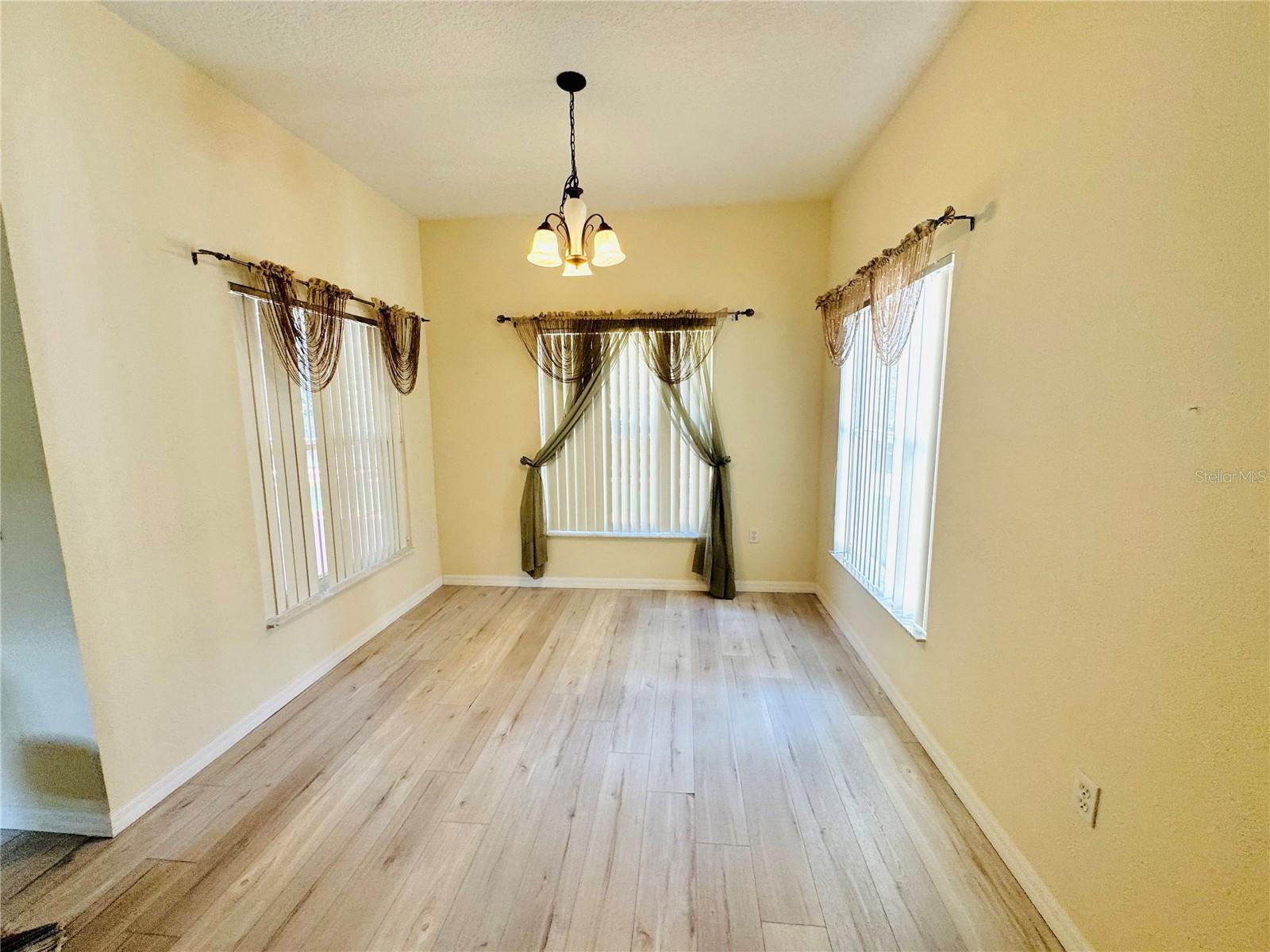 Image 11 of 33 For 1218 Winding Willow Court