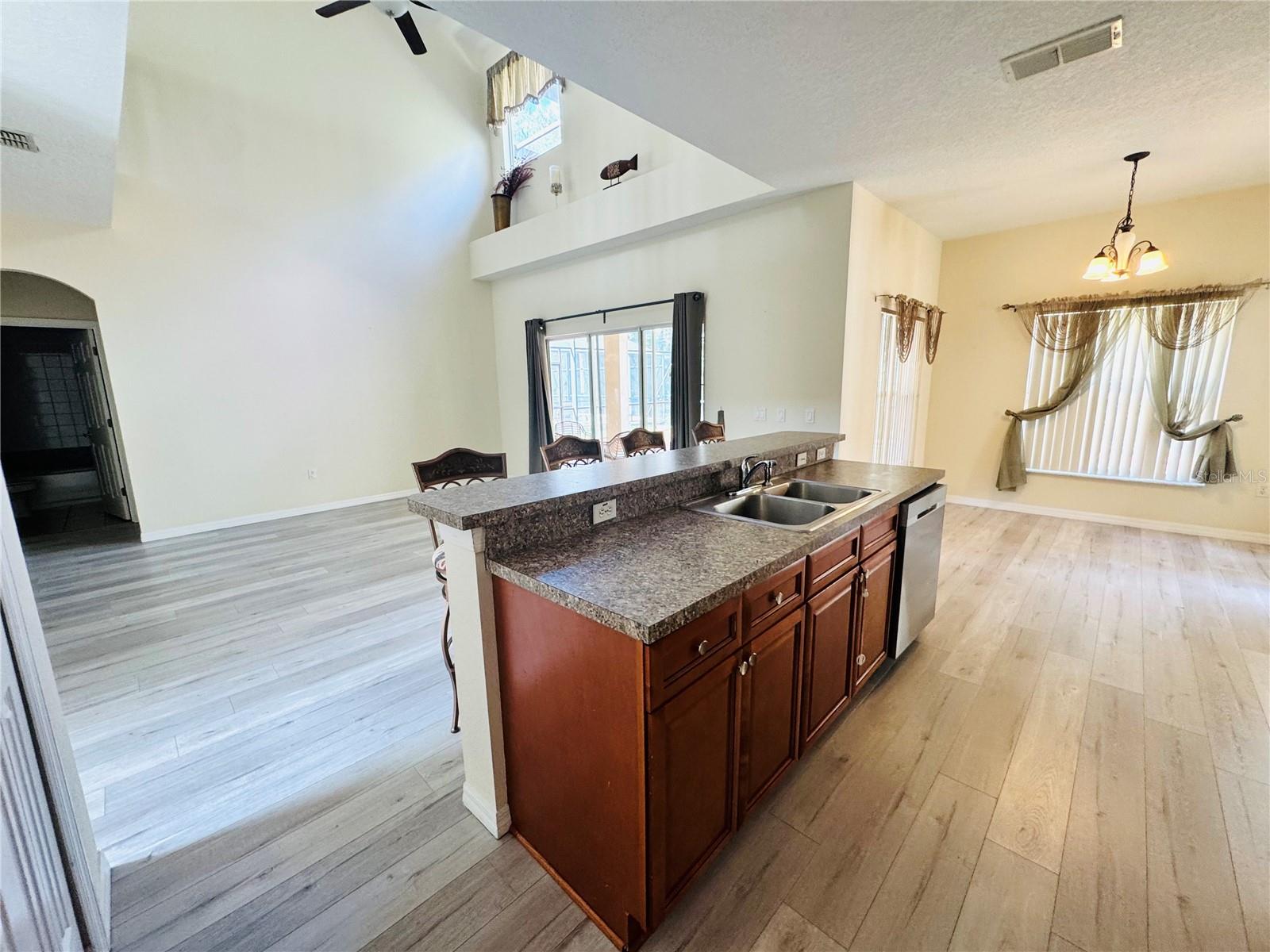 Image 7 of 33 For 1218 Winding Willow Court