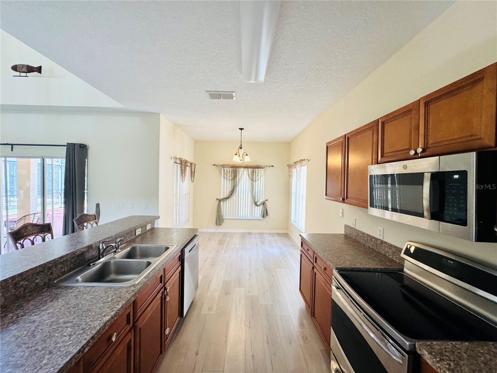 Image 8 of 33 For 1218 Winding Willow Court