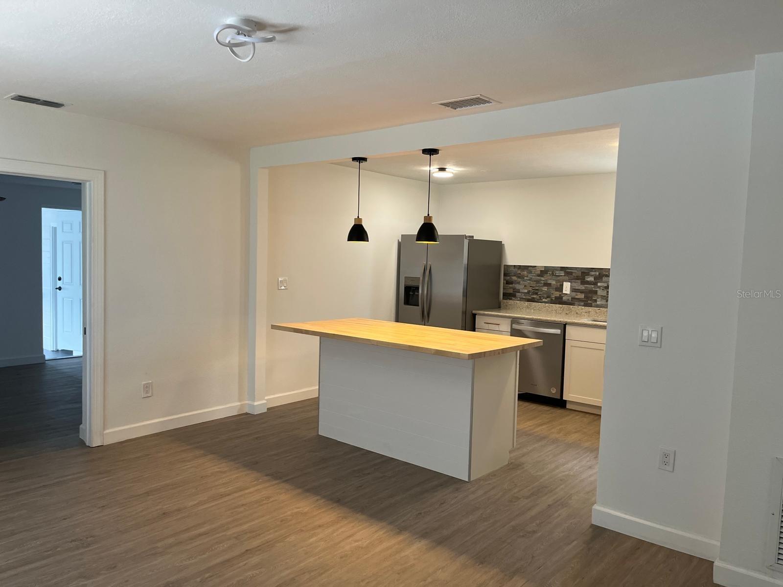 Image 6 of 9 For 415 Oak Drive