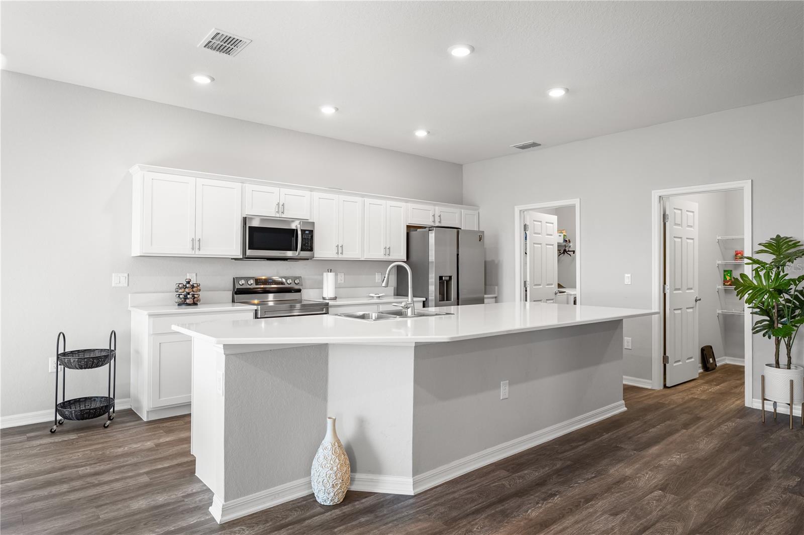 Image 16 of 48 For 870 Galloway Street