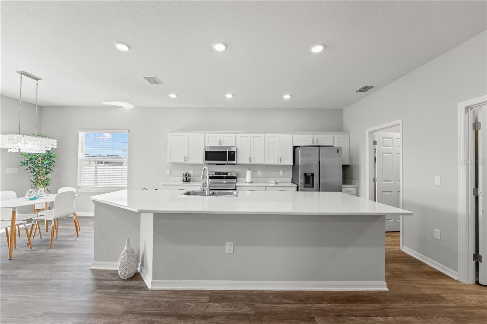 Image 17 of 48 For 870 Galloway Street