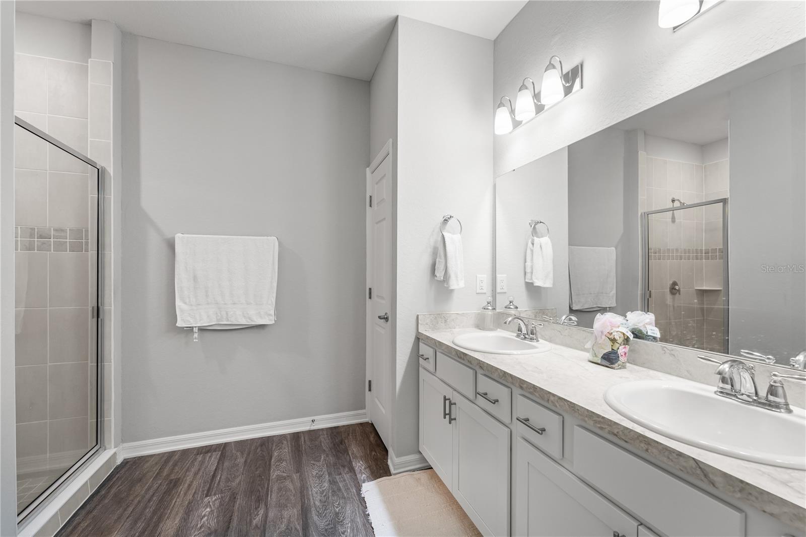 Image 43 of 48 For 870 Galloway Street