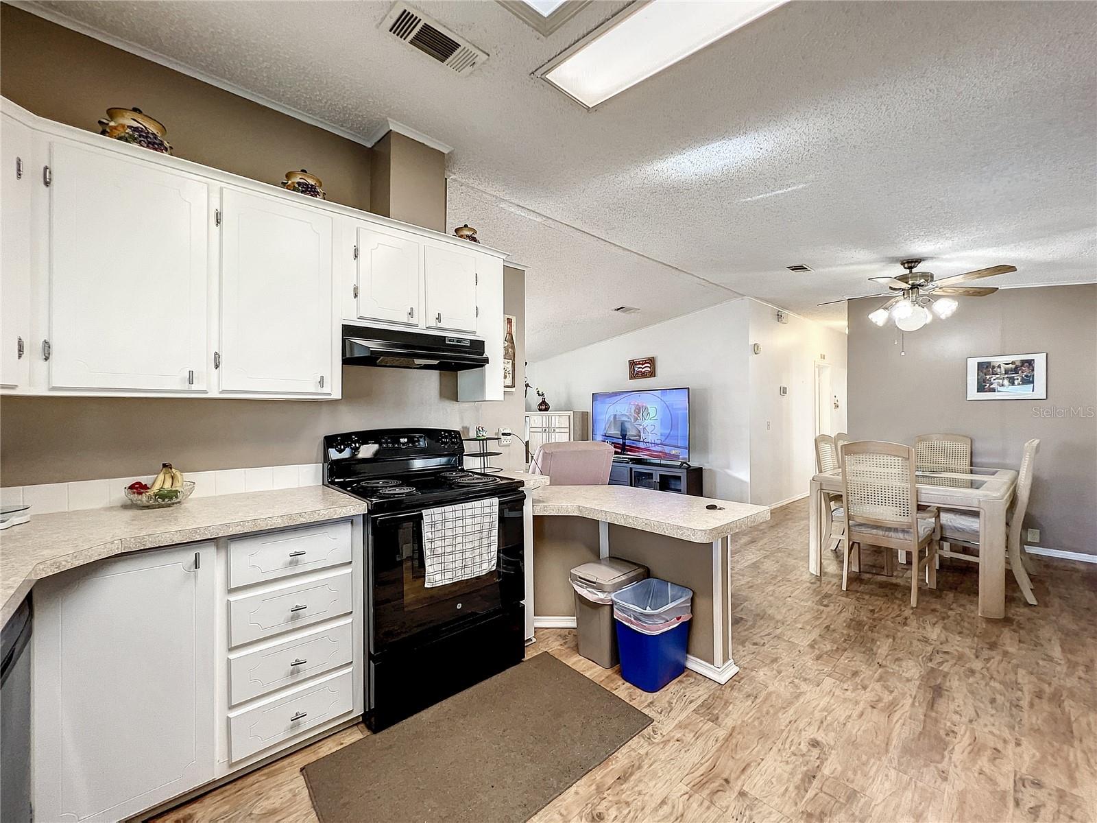 Image 13 of 42 For 6518 Raintree Lane Ne