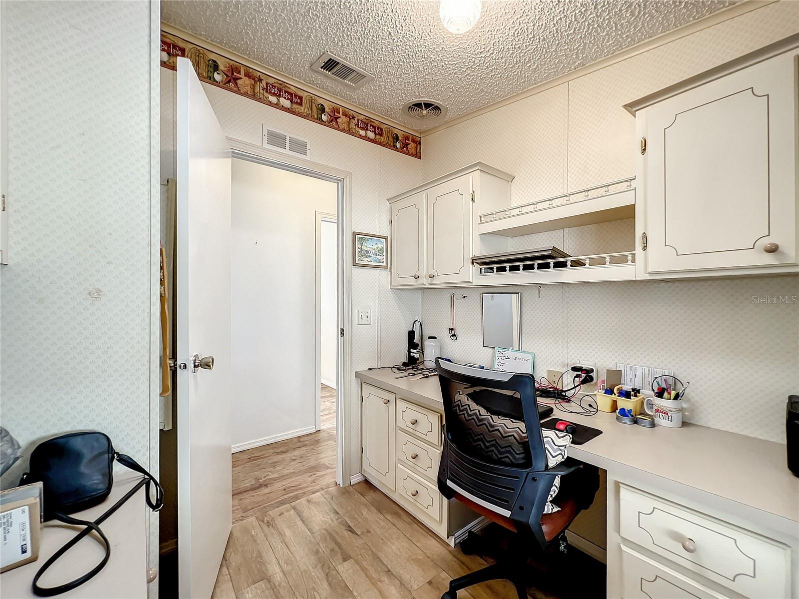 Image 16 of 42 For 6518 Raintree Lane Ne