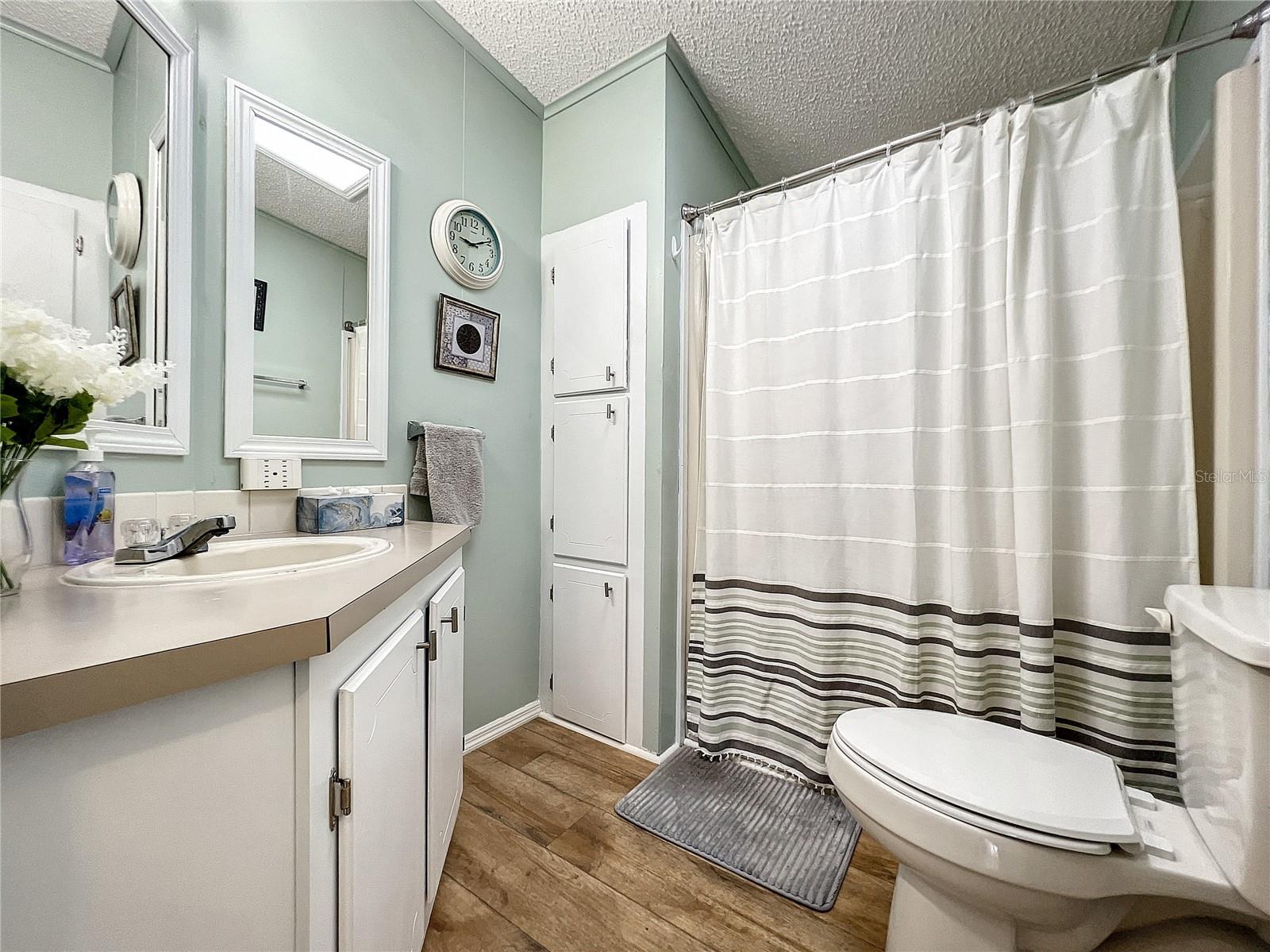 Image 20 of 42 For 6518 Raintree Lane Ne