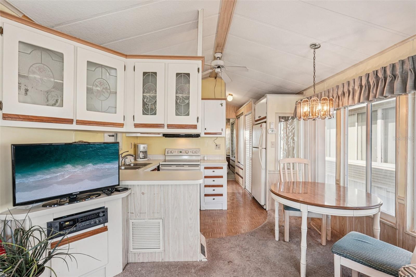 Image 11 of 20 For 289 Bainbridge Drive