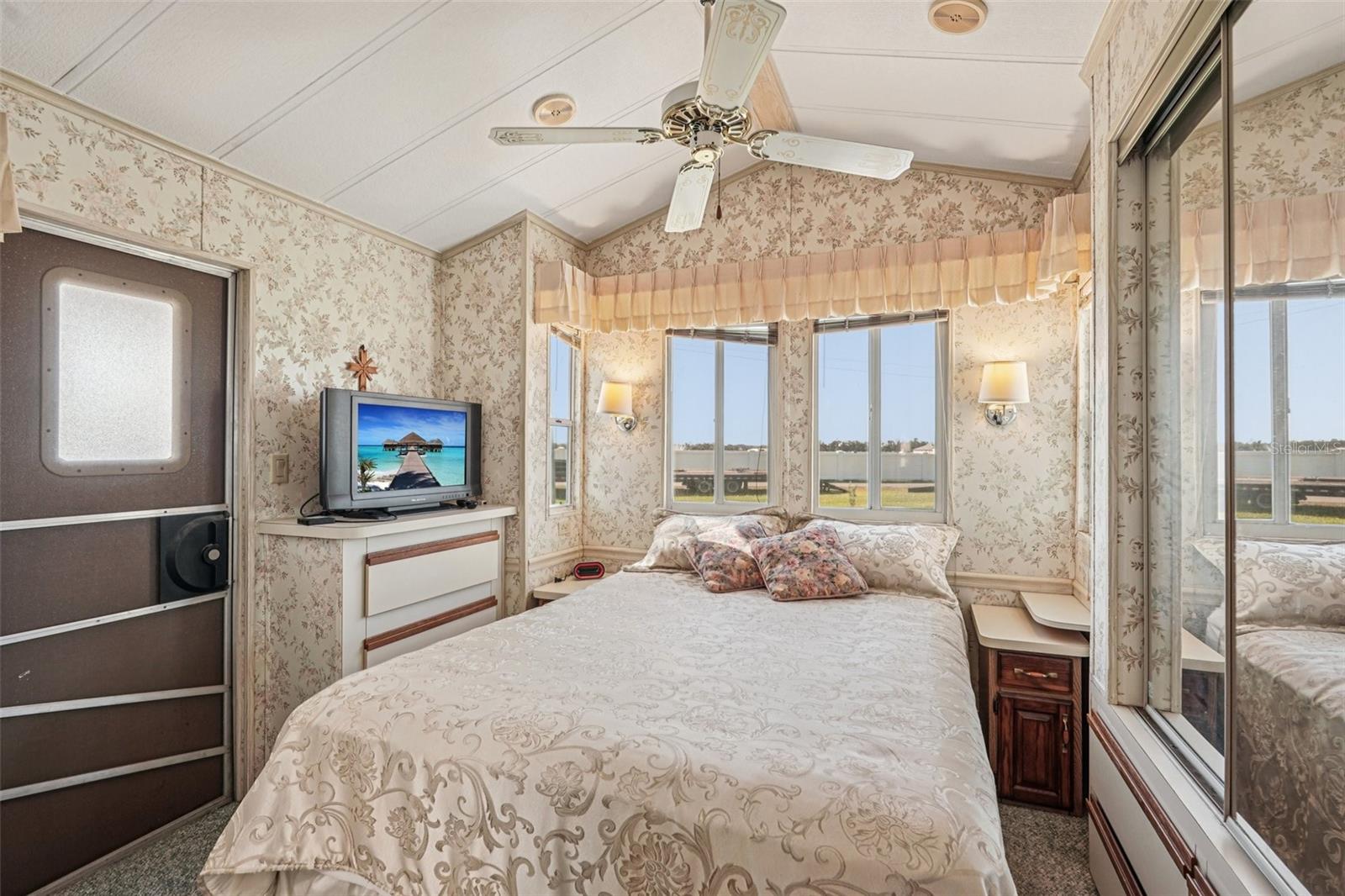 Image 17 of 20 For 289 Bainbridge Drive