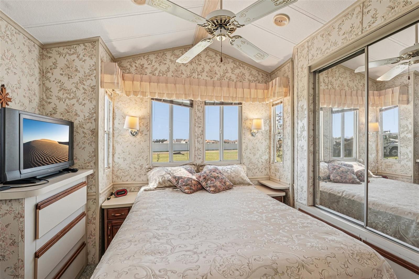 Image 18 of 20 For 289 Bainbridge Drive