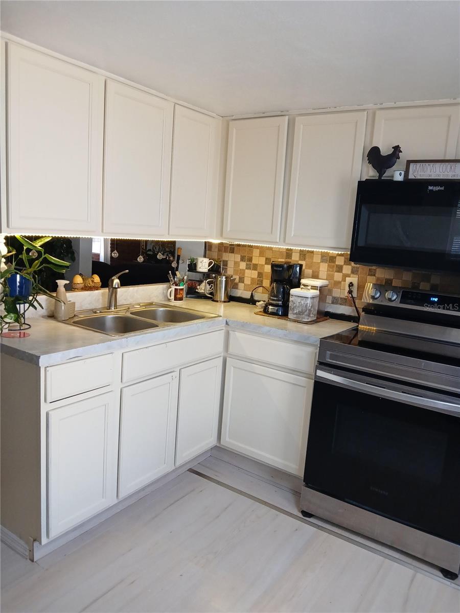 Image 4 of 15 For 2818 Texas Avenue