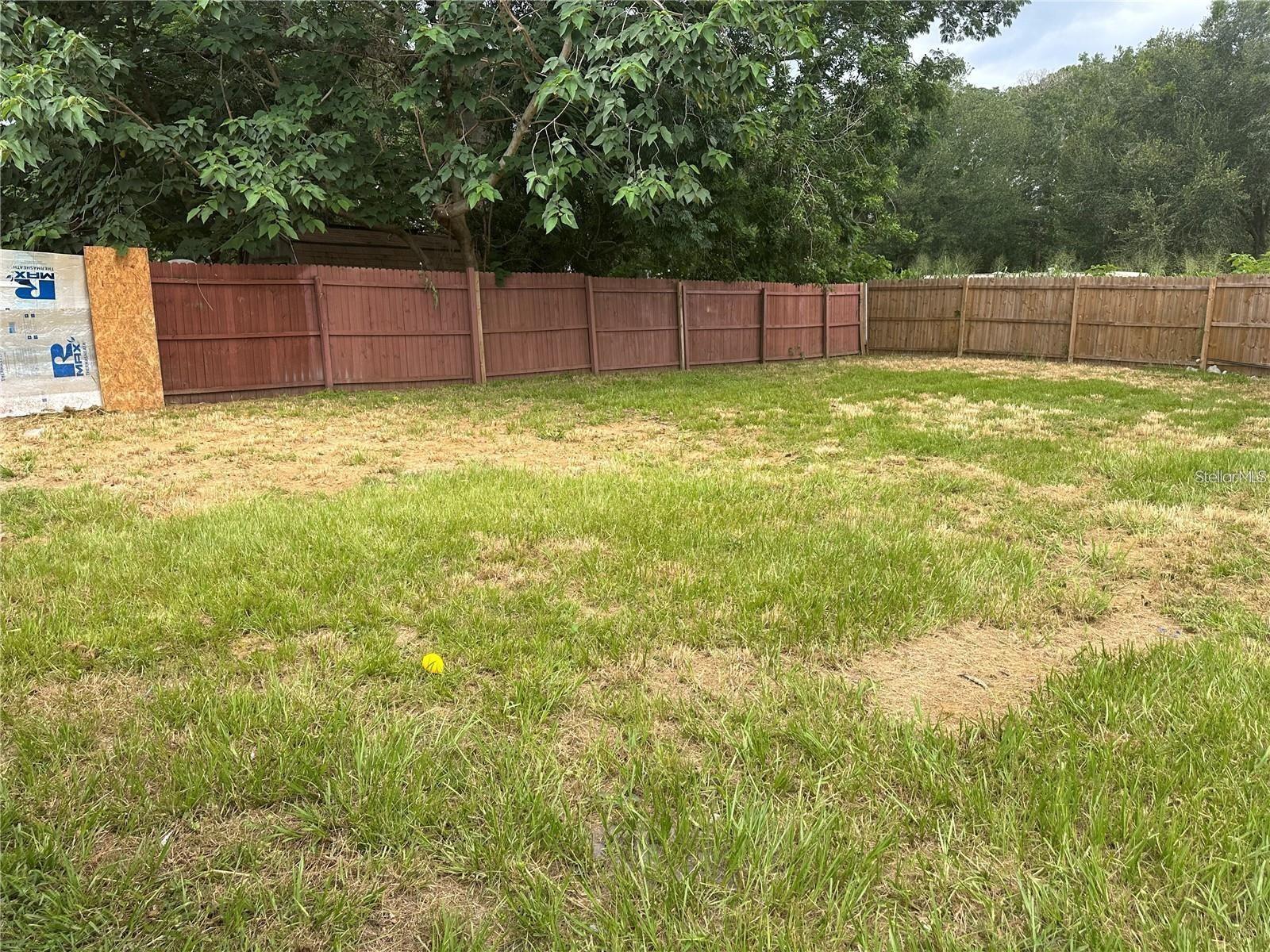 Image 18 of 19 For 850 E 19th St