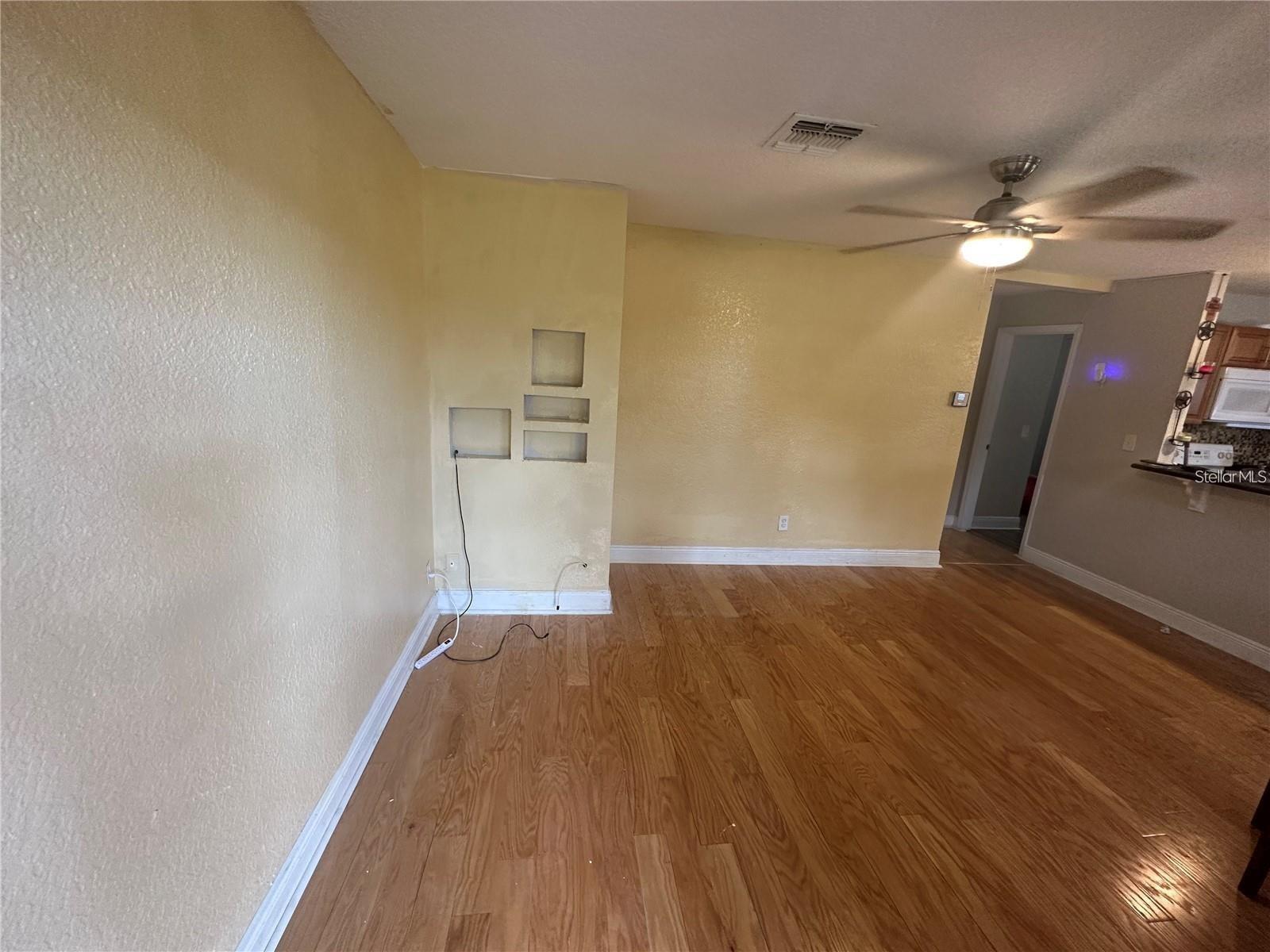 Image 8 of 19 For 850 E 19th St