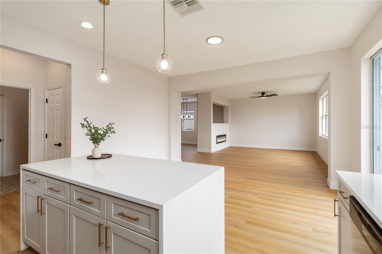 Image 17 of 53 For 149 Roseling Crossing