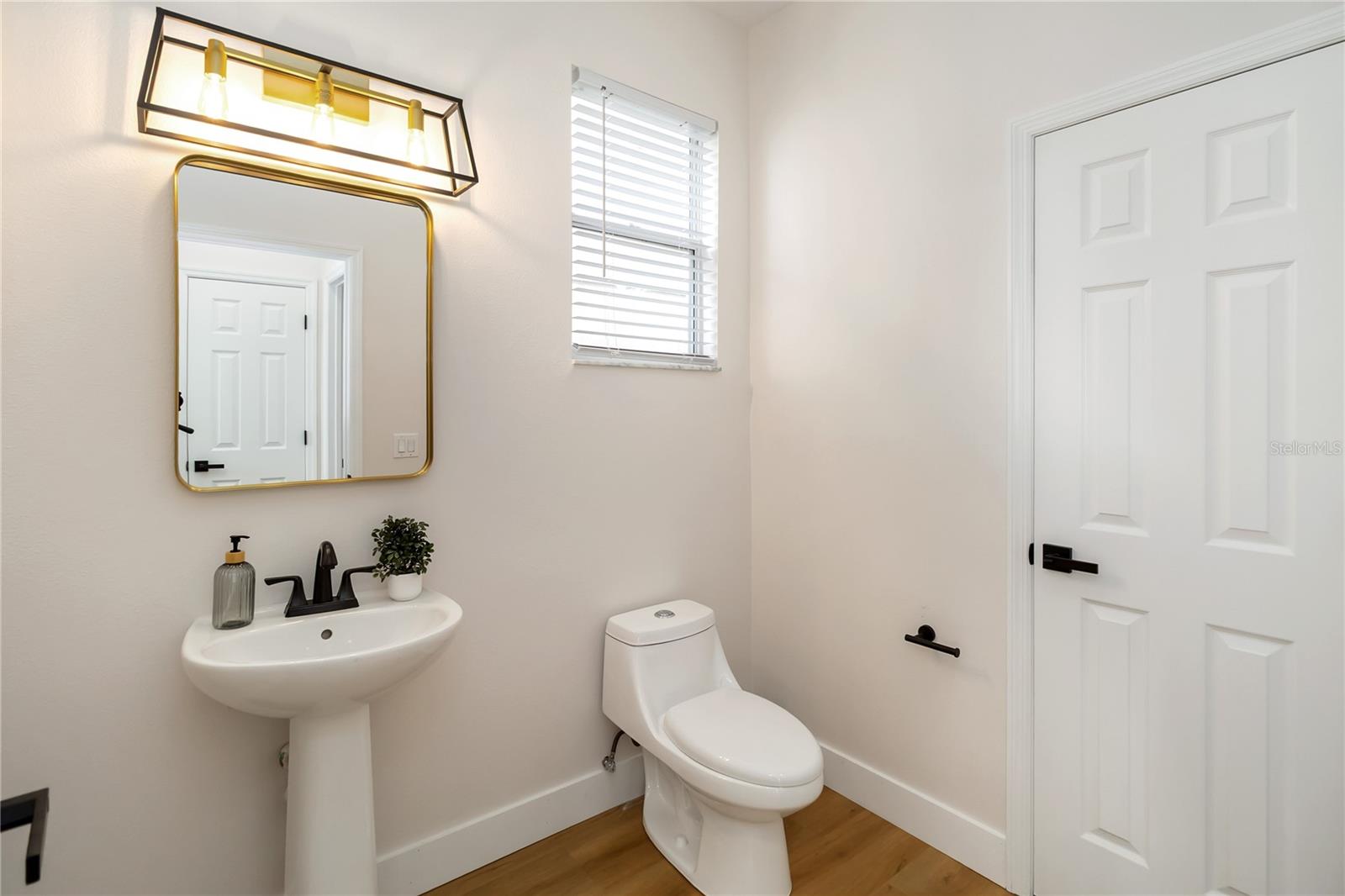 Image 24 of 53 For 149 Roseling Crossing