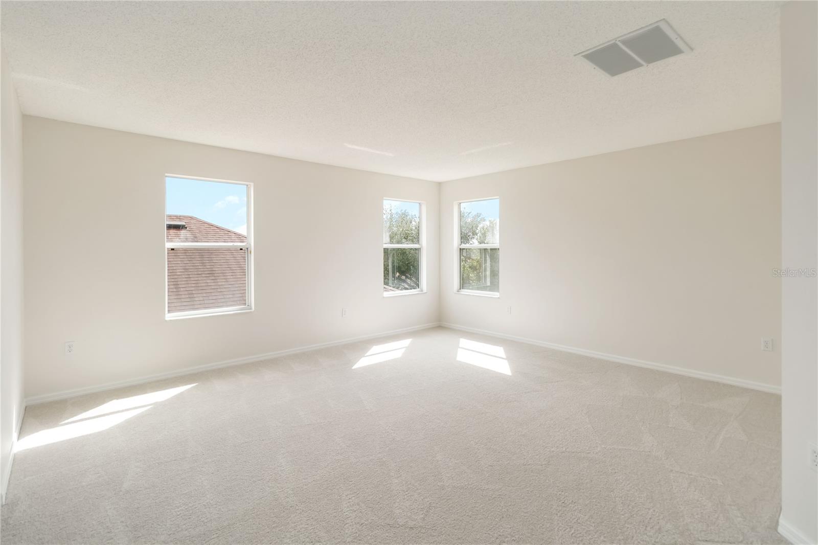 Image 29 of 53 For 149 Roseling Crossing