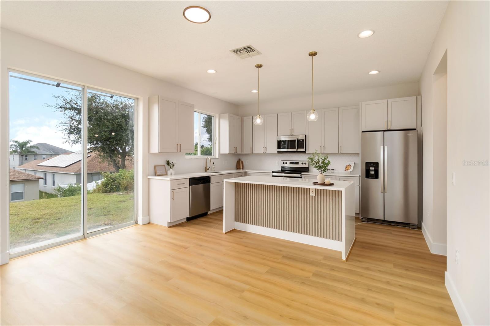 Image 3 of 53 For 149 Roseling Crossing