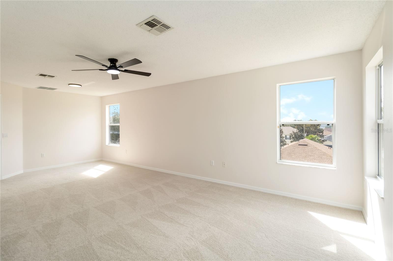 Image 33 of 53 For 149 Roseling Crossing