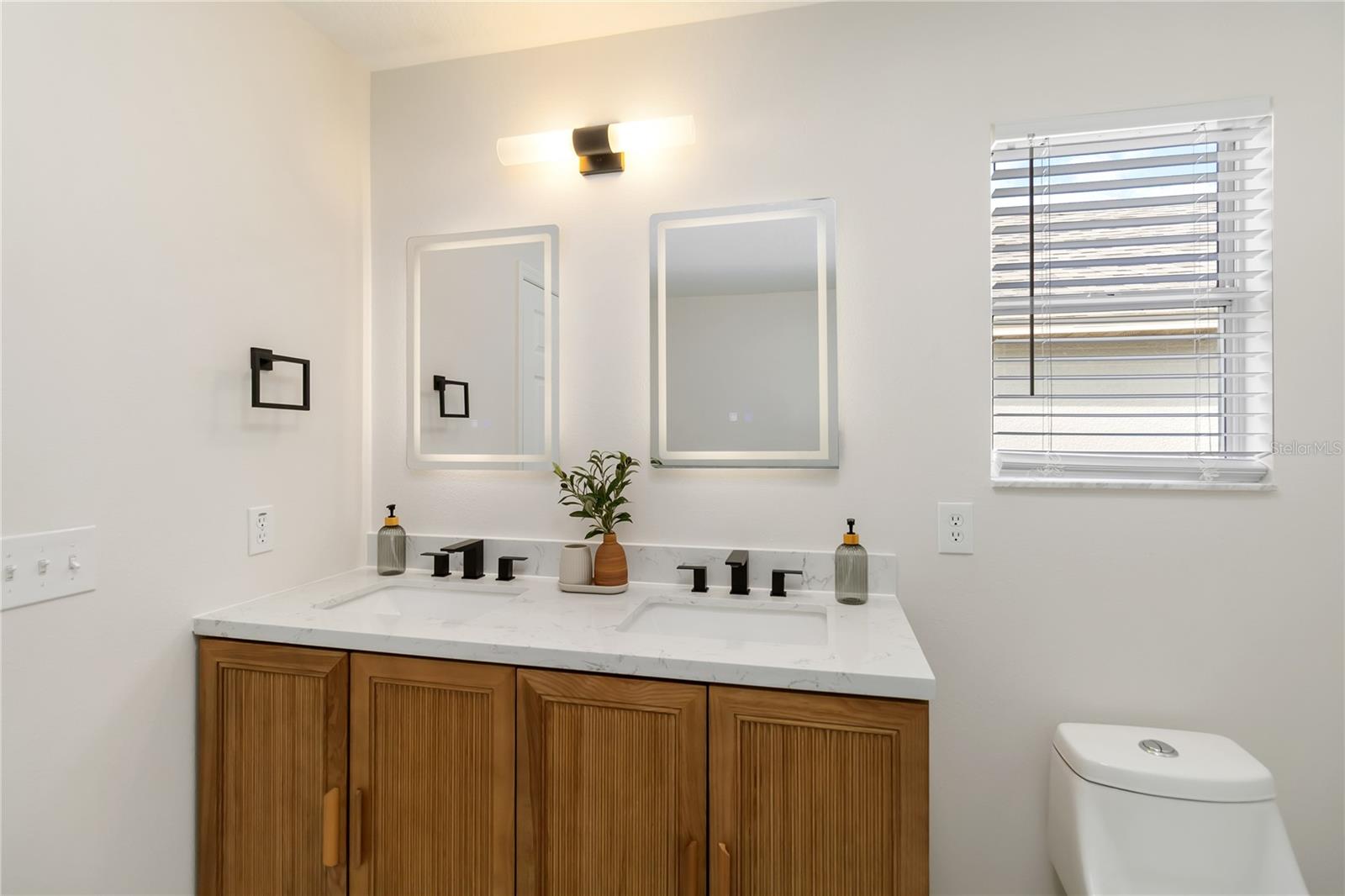 Image 35 of 53 For 149 Roseling Crossing