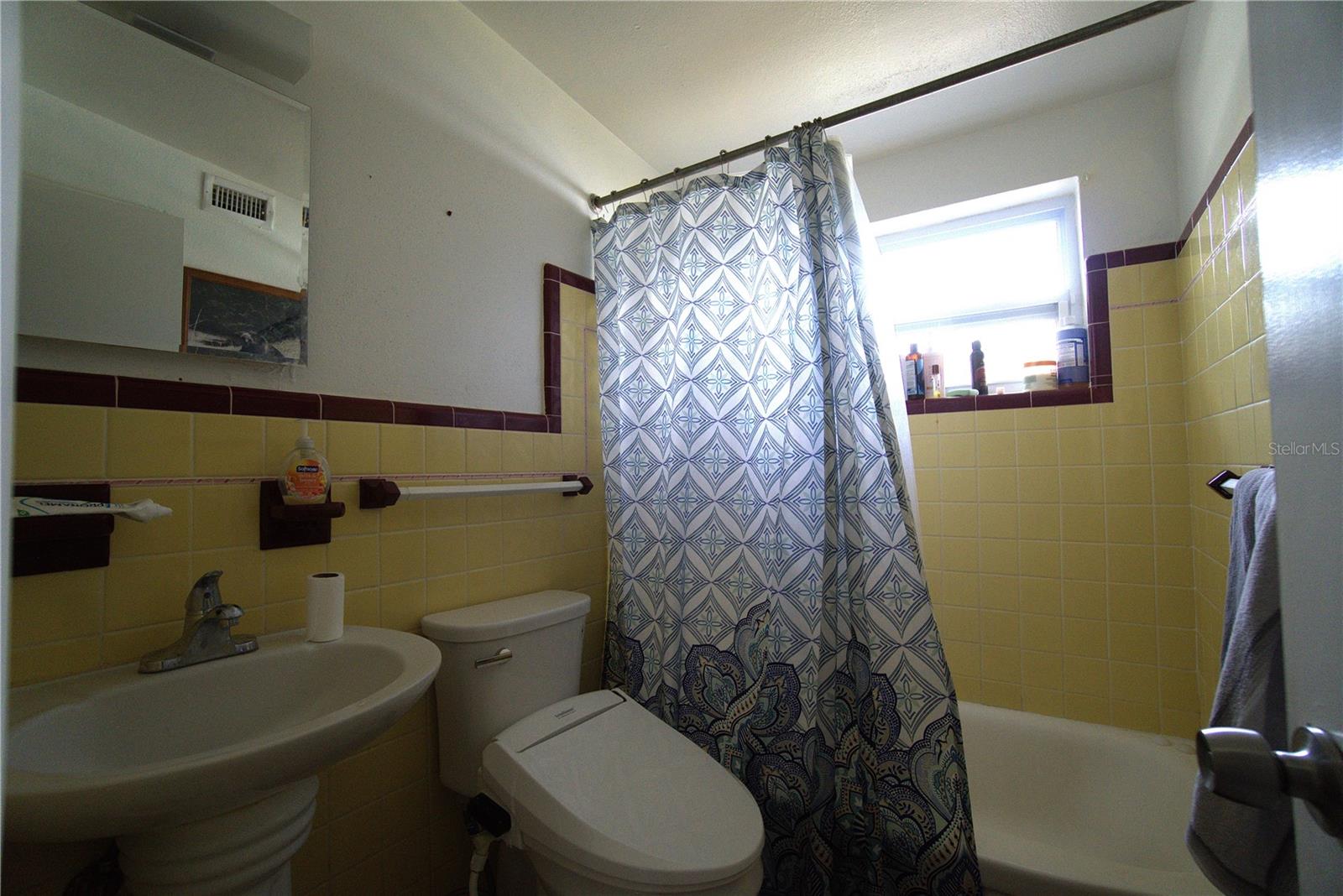 Listing photo id 12 for 4801 28th Avenue N